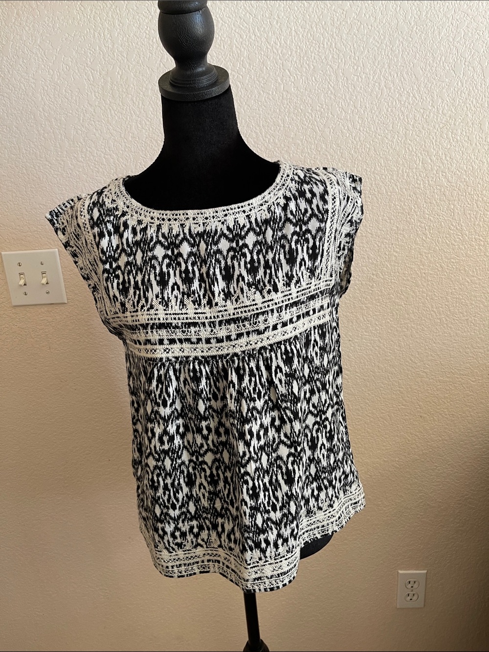 THML Black and White Crochet-Trim Cap Sleeve Top